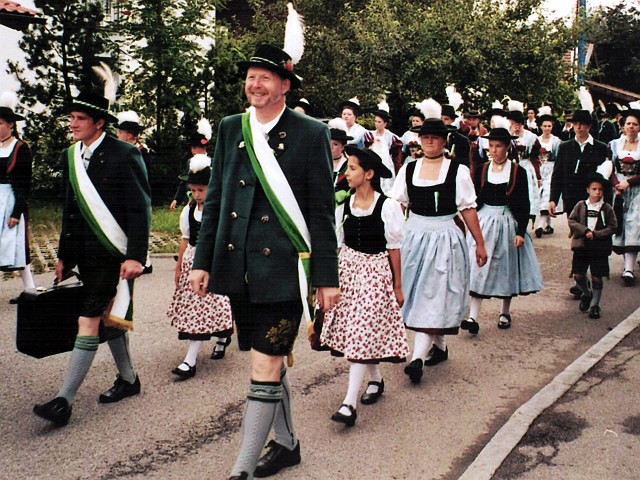 01.jpg - Trachtenfest in Vachendorf 2005